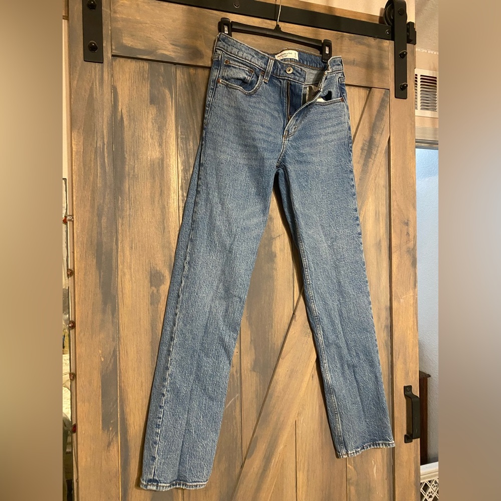 Abercrombie & Fitch Straight Mid Rise Jeans